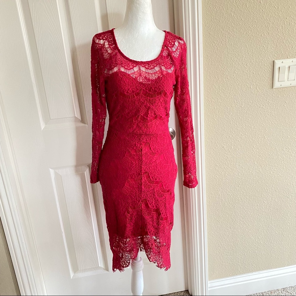 Soieblu RED CROCHET LACE eyelash trim cocktail date night Sheath DRESS Small